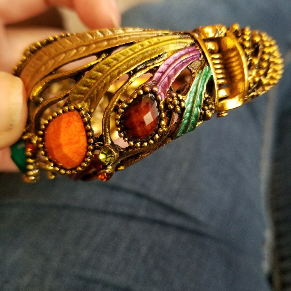 Gorgeous statement bracelet! - Picture 2 of 4